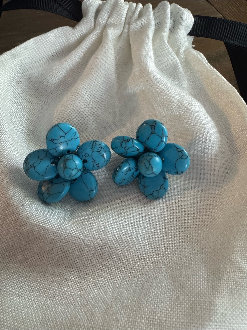 Tuckernuck Turquoise flower earrings